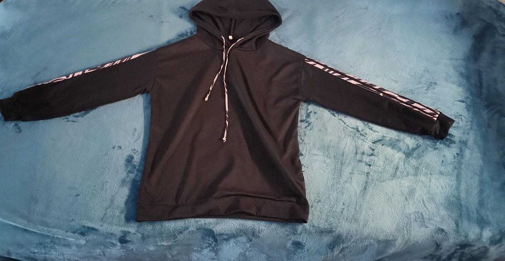 Camisola preta com detalhes cor de rosa mulher