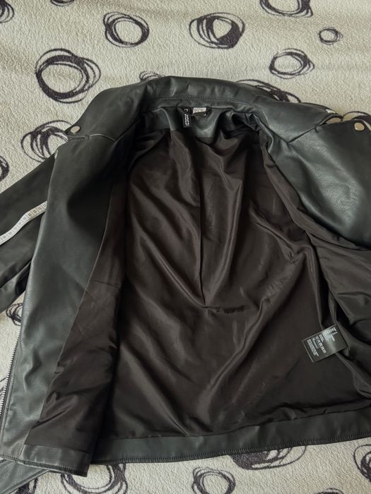 Жіноча кожанка , ідеальний стан