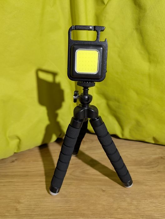 Штатив та фонар для відео та фото