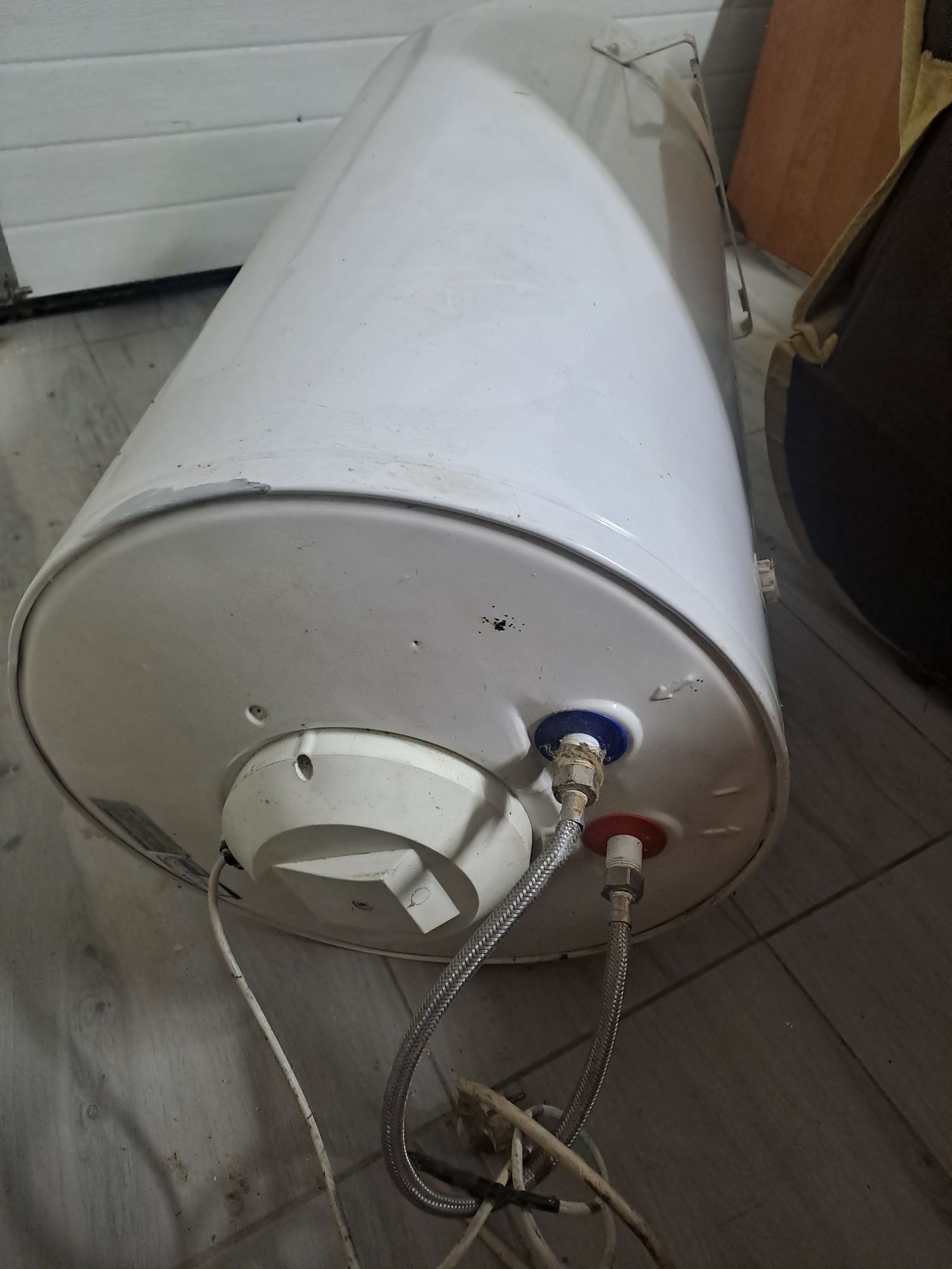 Sprzedam  bojler elektryczny .