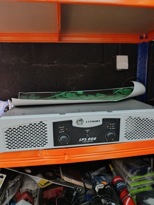Amplificador JBL e crown