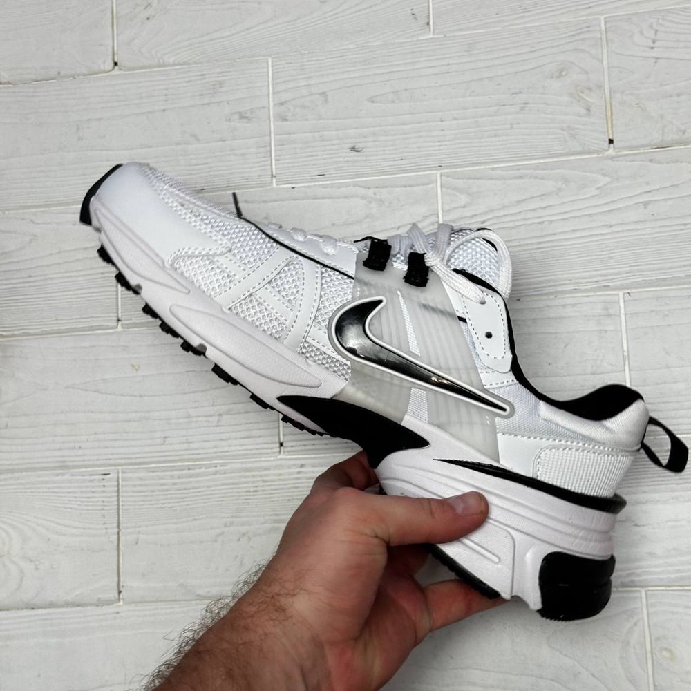 Чоловічі кросівки nike v2k run