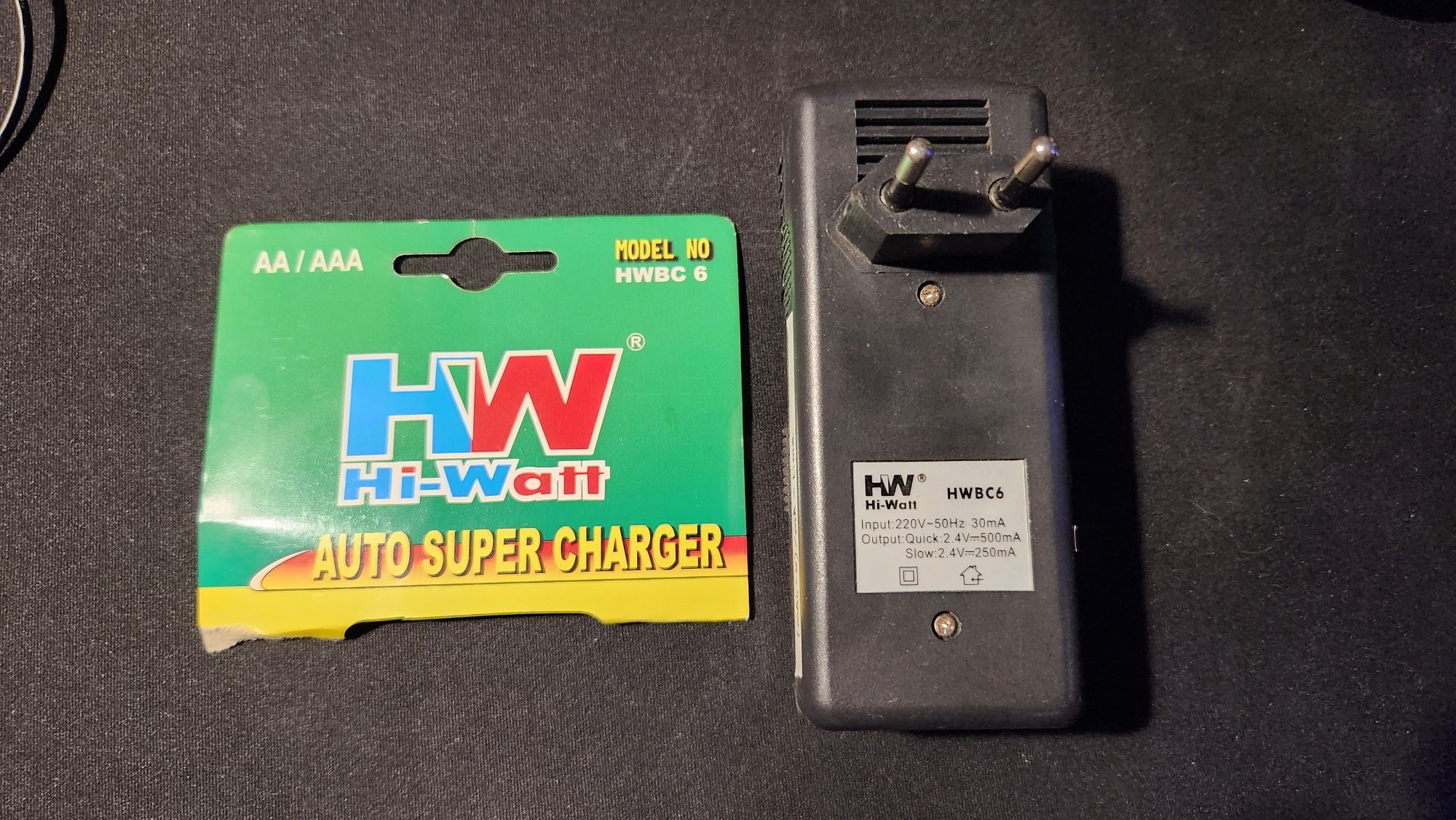 Зарядний пристрій HW Hi-Watt для AA/AAA акумуляторів