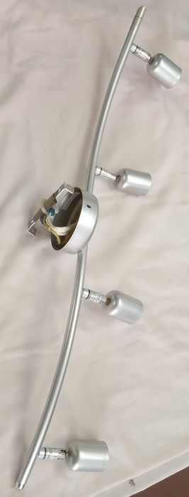 Candeeiro de teto, com 4 lâmpadas, por 10€