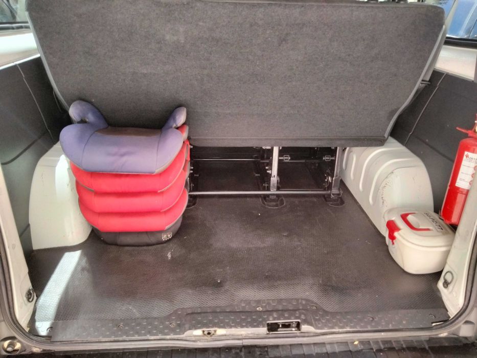 Carrinha 9 lugares Renault Trafic