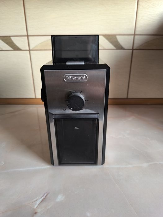 Express do kawy ciśnieniowy  DELONGHI EC 860 + Młynek do kawy DELONGHI