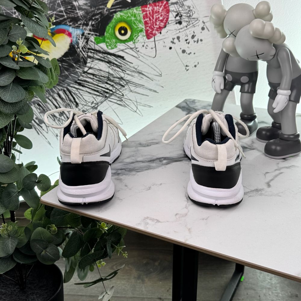 Кросівки Nike T Lite 41 розмір 2147
