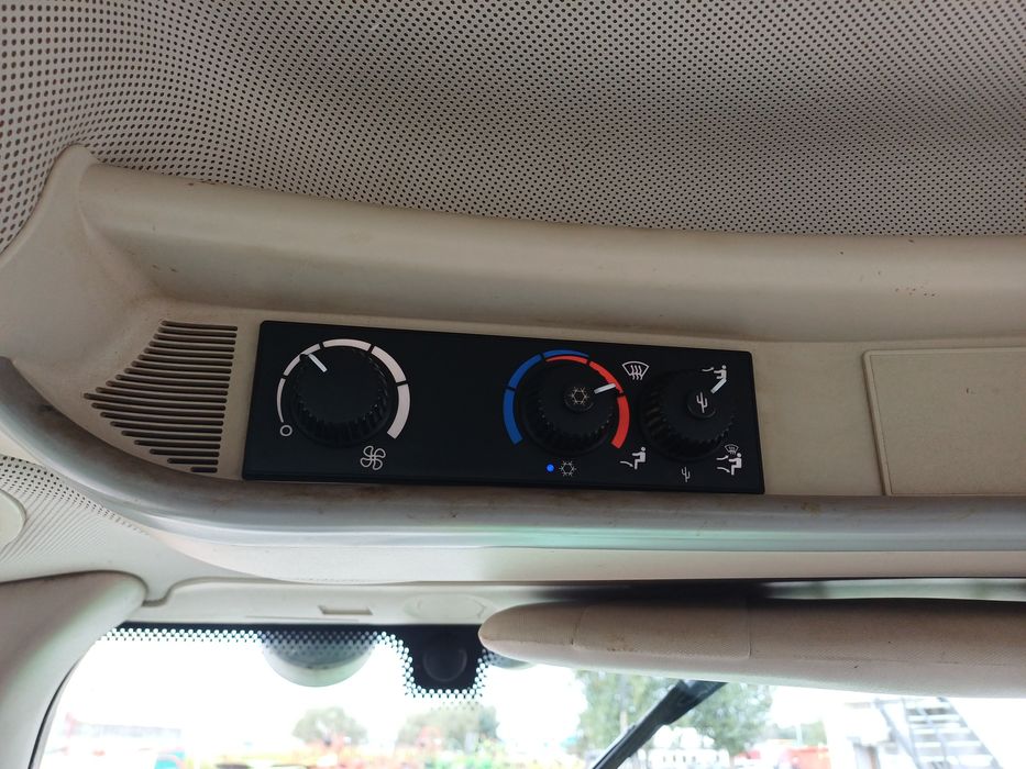 John Deere 6630 nie 6930.  6830