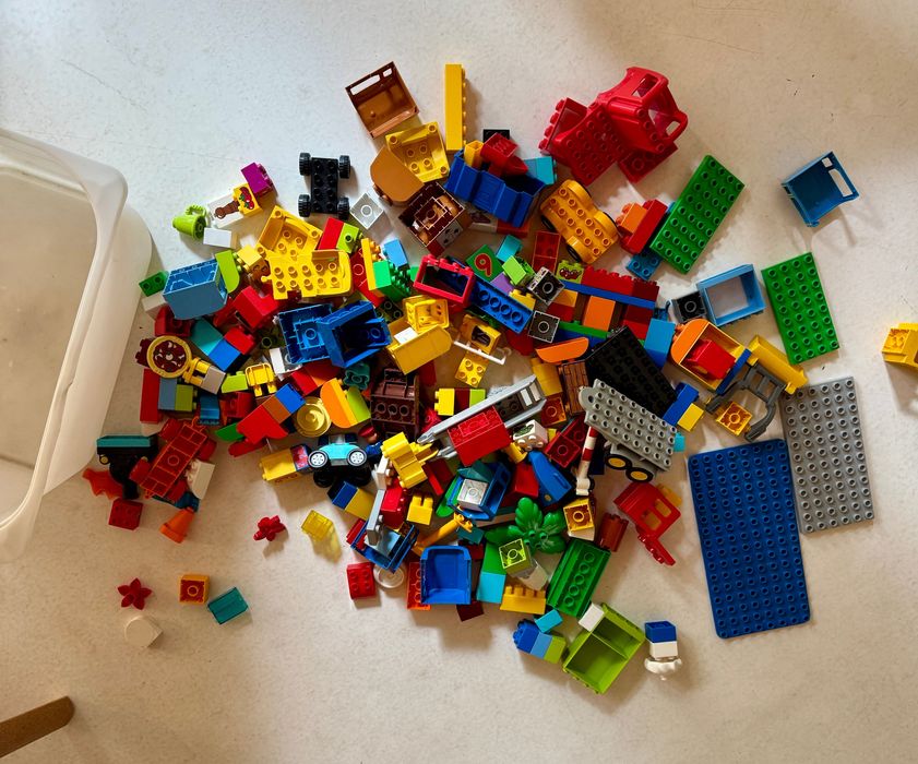 Duuuuży Pakiet klocków DUPLO. Dwa duże pojemniki .