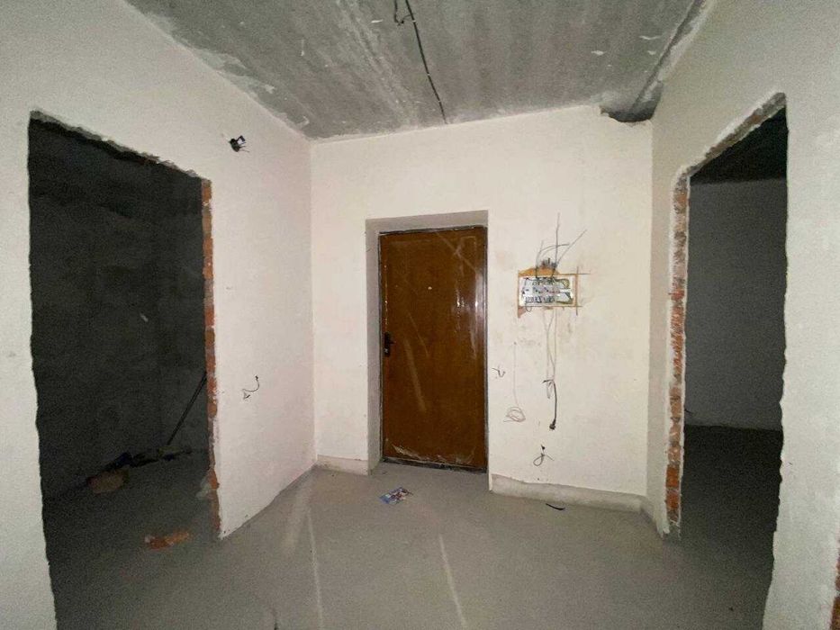 Готова до фінального ремонту 2к квартира на Виставці!