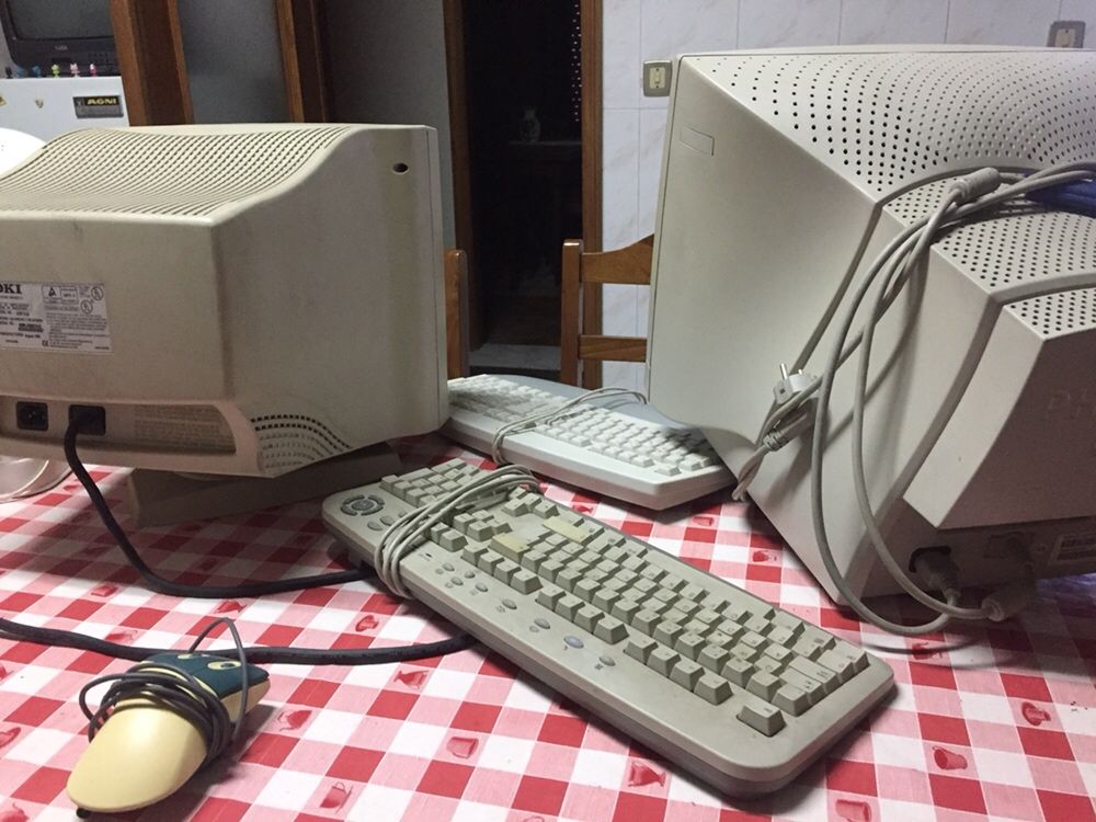Monitor / Teclado / Material informático antigo