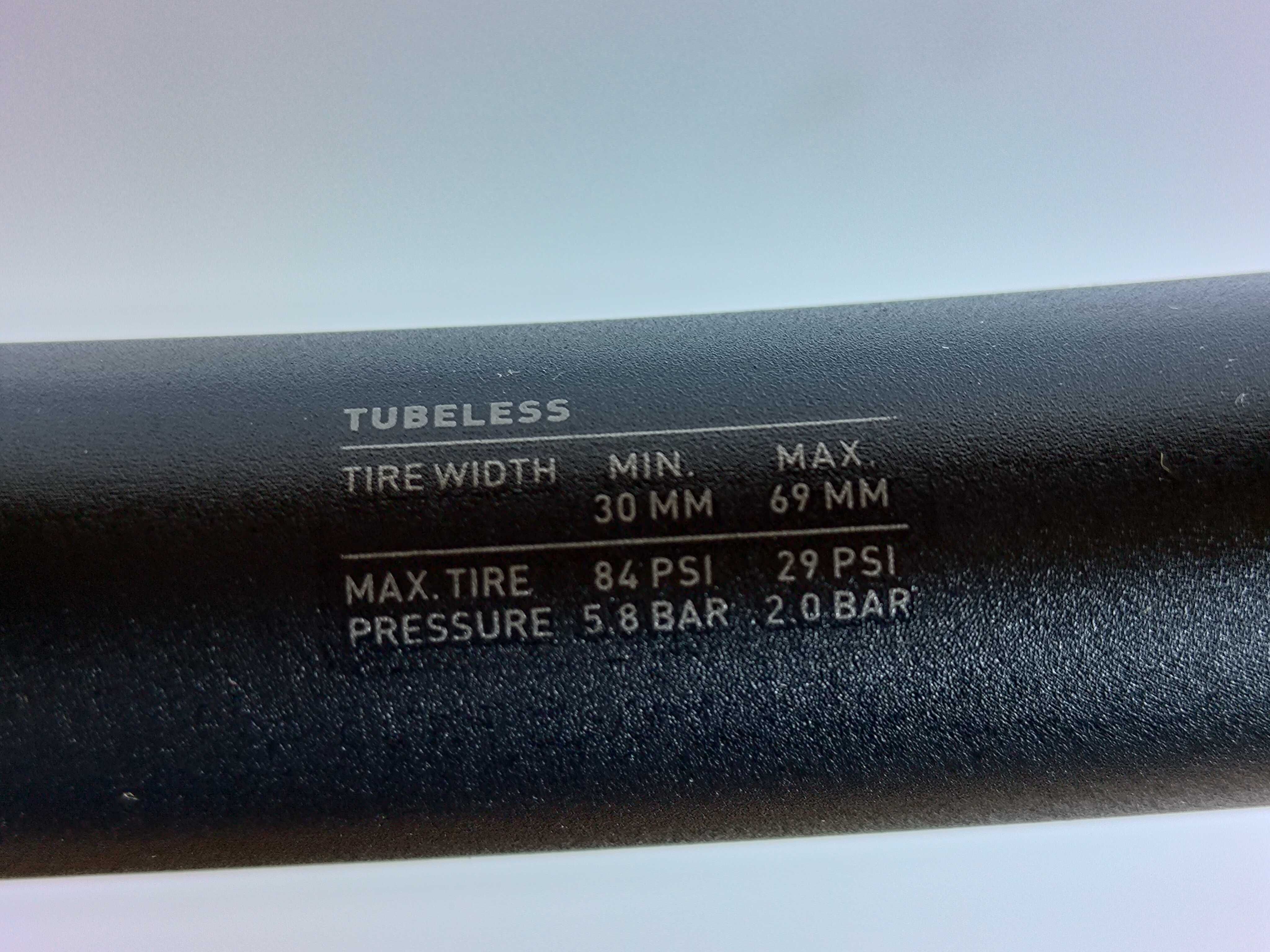 Koło szosowe DT Swiss GR1600 Spline 622x25 oś 12 mm, przód, nowe (479)