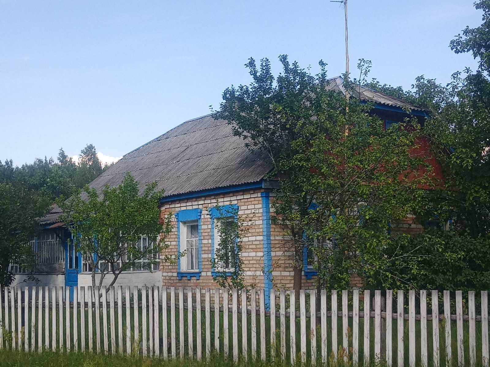 Будинок та земельна ділянка