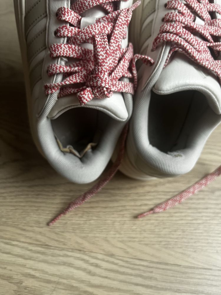 Жіночі кросівки adidas