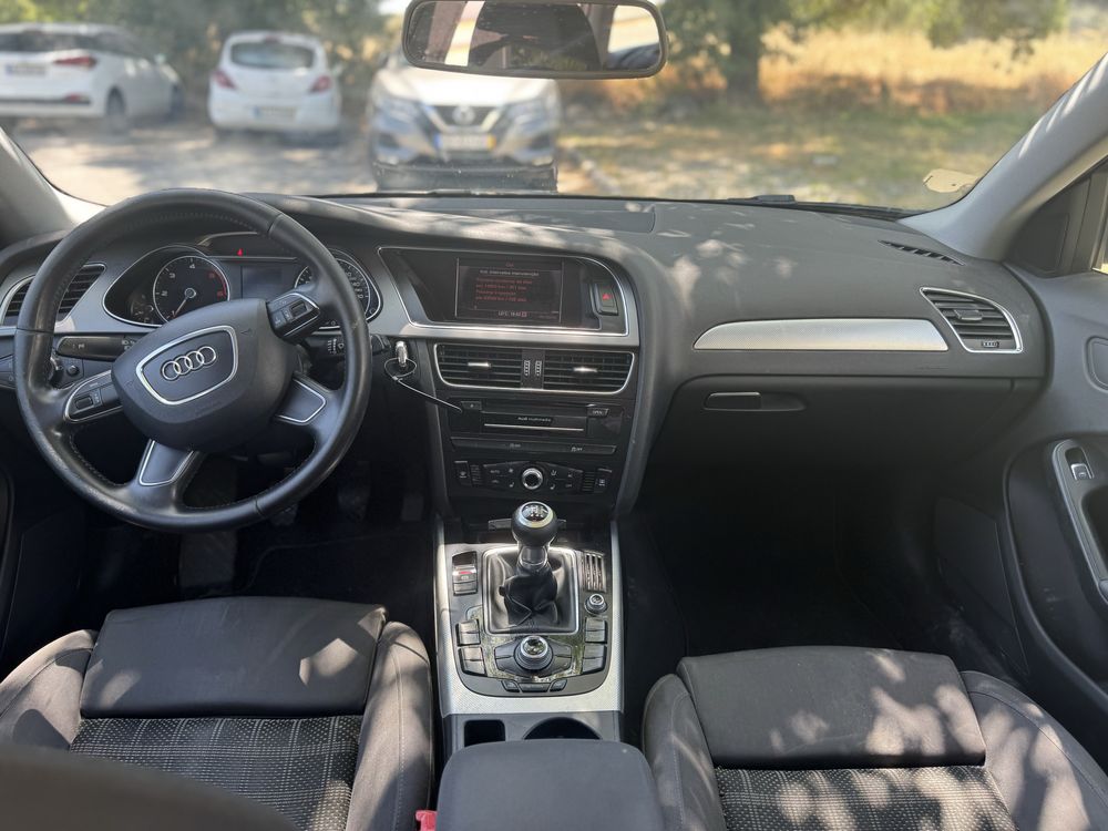 AUDI A4  2.0 TDI carrinha facelift 2012 bom estado