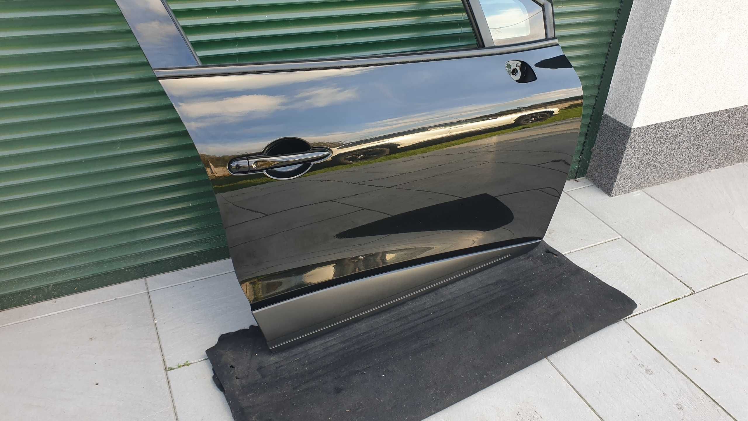 Renault Clio IV 4 drzwi prawe przednie prawy przód kolor TEGNE 31