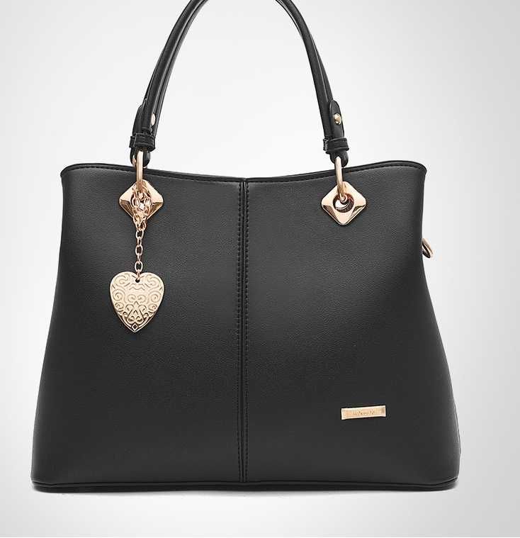 Жіноча сумка чорна Mc Donna з брелком серце