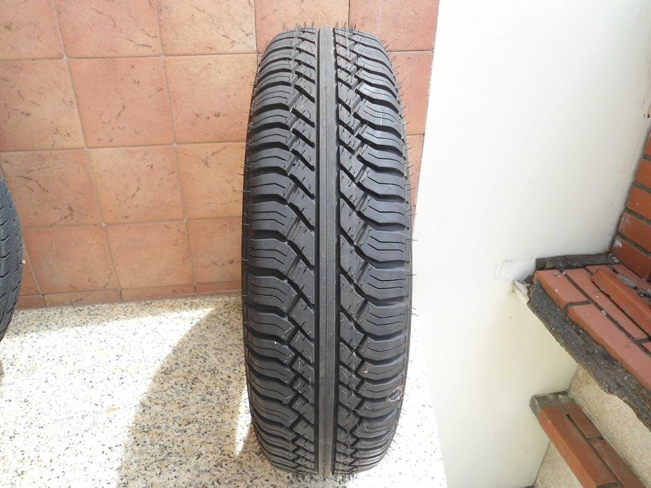 Pneu 145 / R12 NOVO Marca Debica