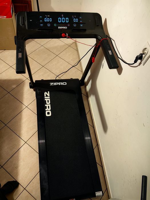 Bieżnia ZIPRO Pacto iConsole+ jak nowa