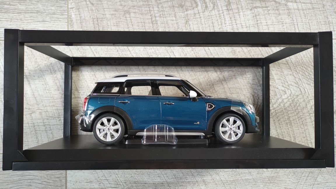 MINI Cooper S Countryman w skali 1:18 Kyosho Nowy