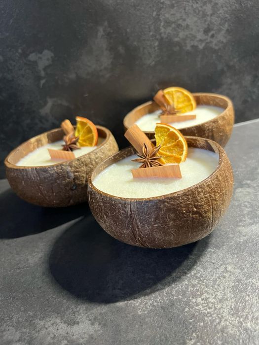 Świeca Sojowa w Łupinie Kokosu – Zapach Pomarańcza-Cynamon