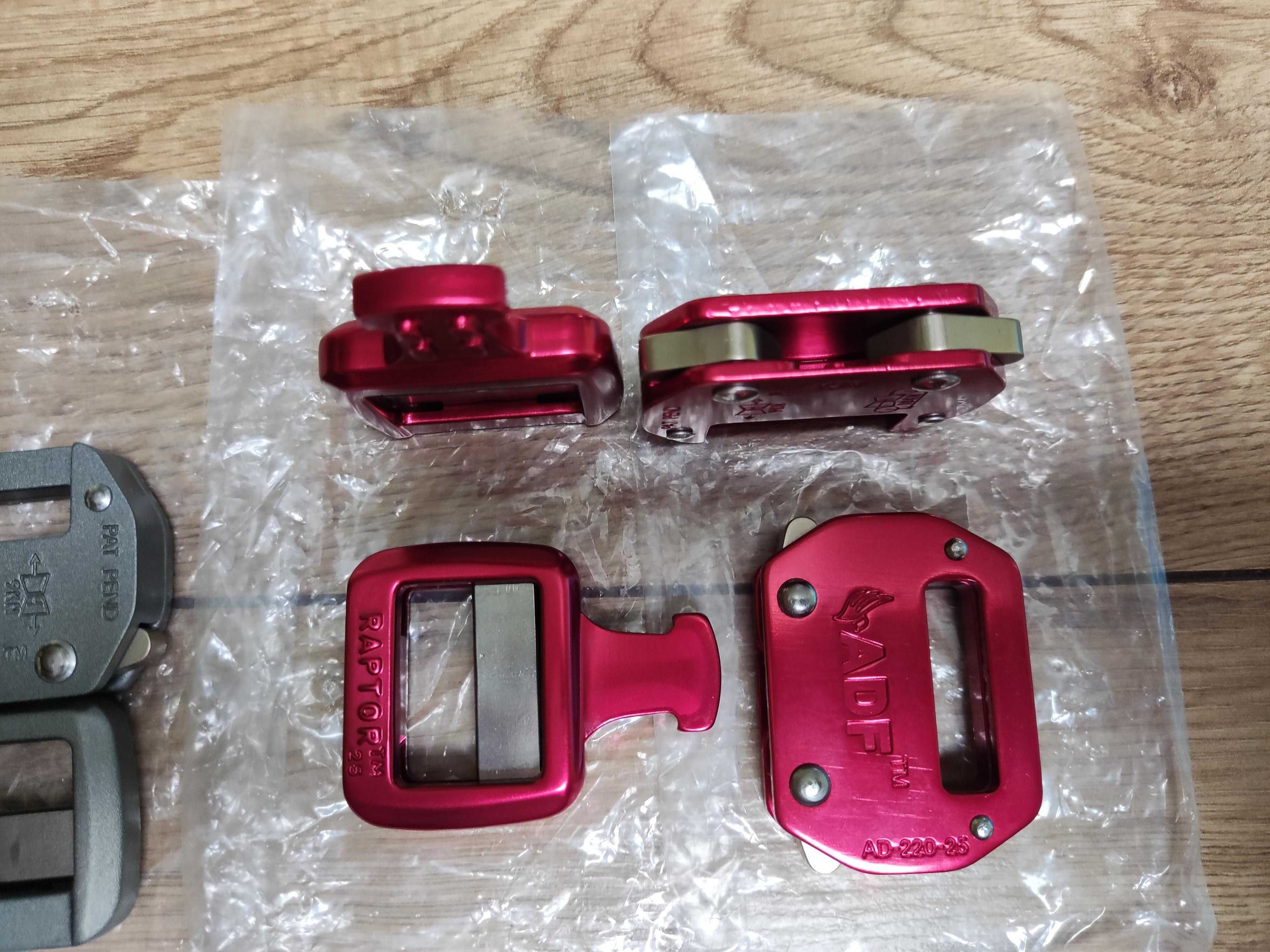 Klamra Fusion Raptor 25mm AD-220-25, szara, czerwona