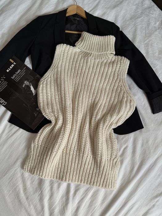 Стильна вʼязана жилетка від H&M