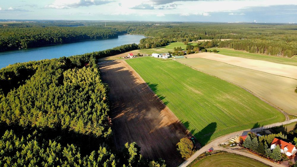 Działka ok. 1600 m² blisko lasu i jezior na Pałukach.
