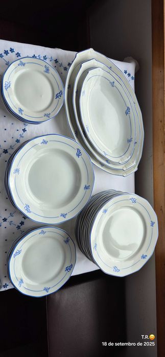 Serviço de jantar Vintage da Fábrica do Candal