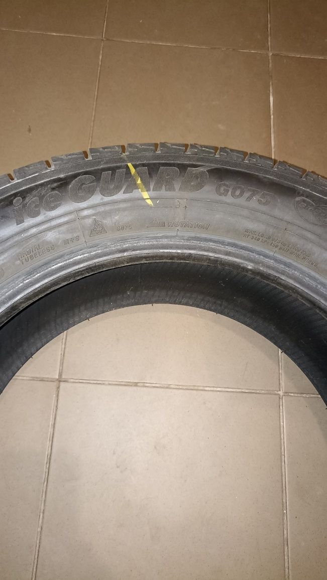 Yokohama  235/60 R18 зимняя.