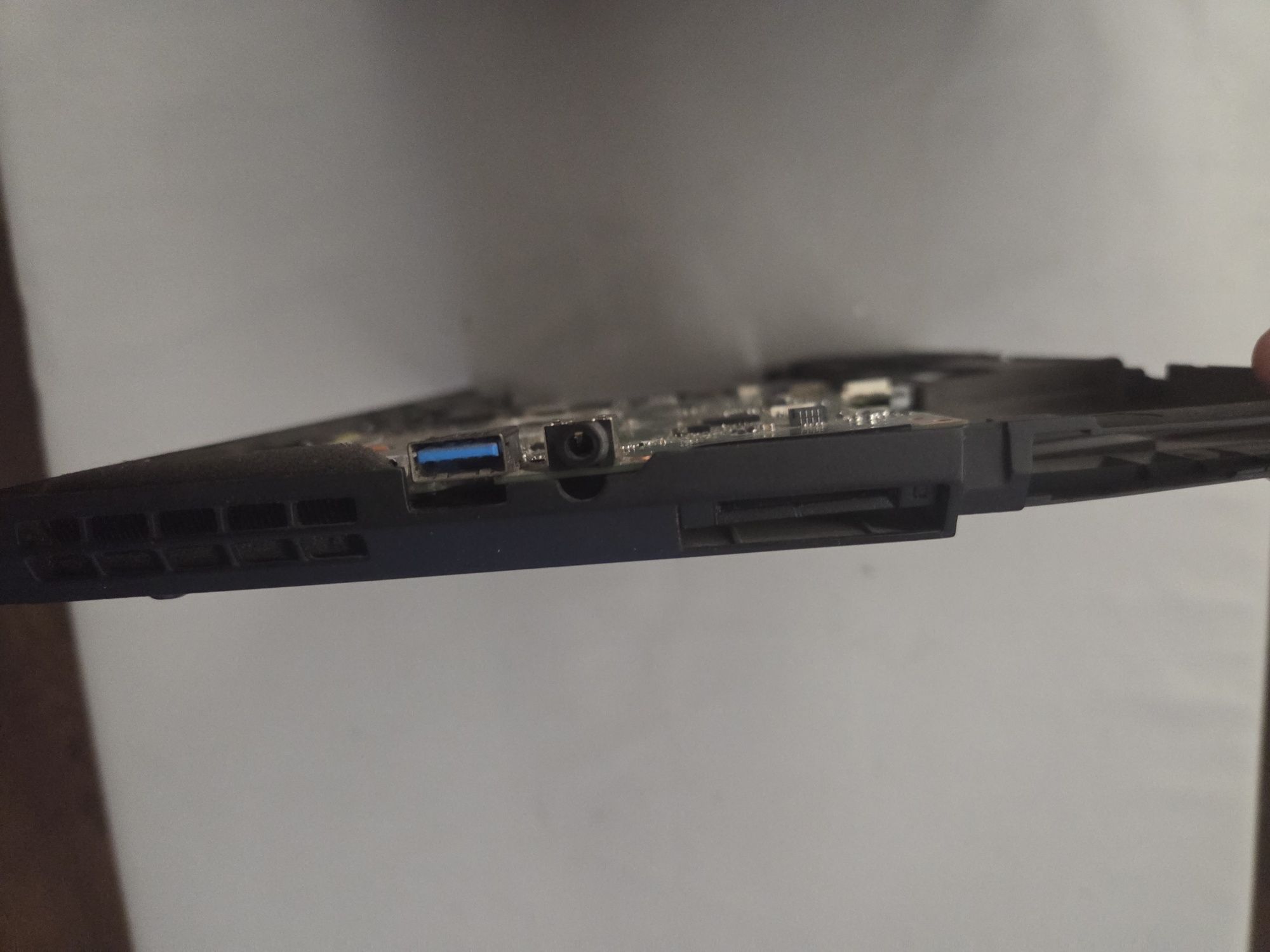 Sprzedam sprawny płytę glowną do laptopa Lenovo (nieznany modelu)