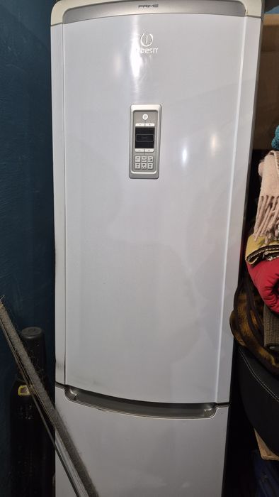 Холодильник Indesit