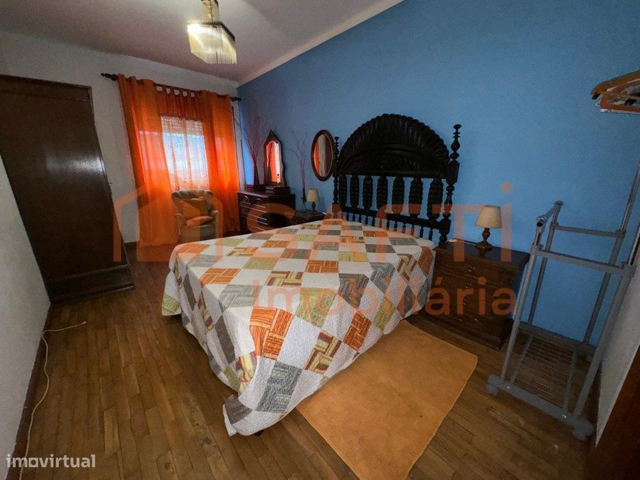 Apartamento T3, em pleno centro da Vila Monção