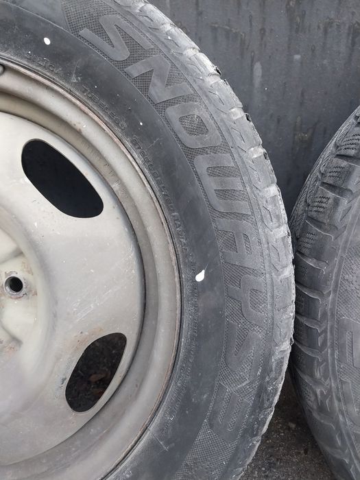 Продам зимнюю резину на дисках 215/60 R16
