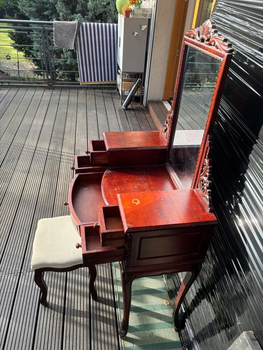 Piękna toaletka w stylu vintage