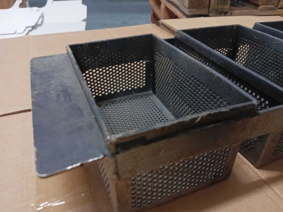 Foremki wypiekowe teflonowane perforowane 76,5 cm x 18,5 cm x 9 cm