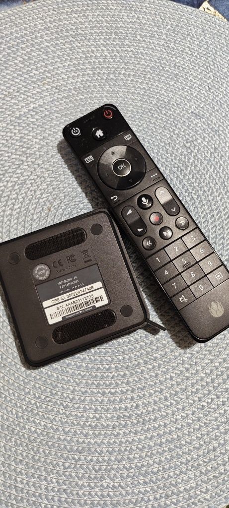Dekoder UPC TV 4K Box z pilotem