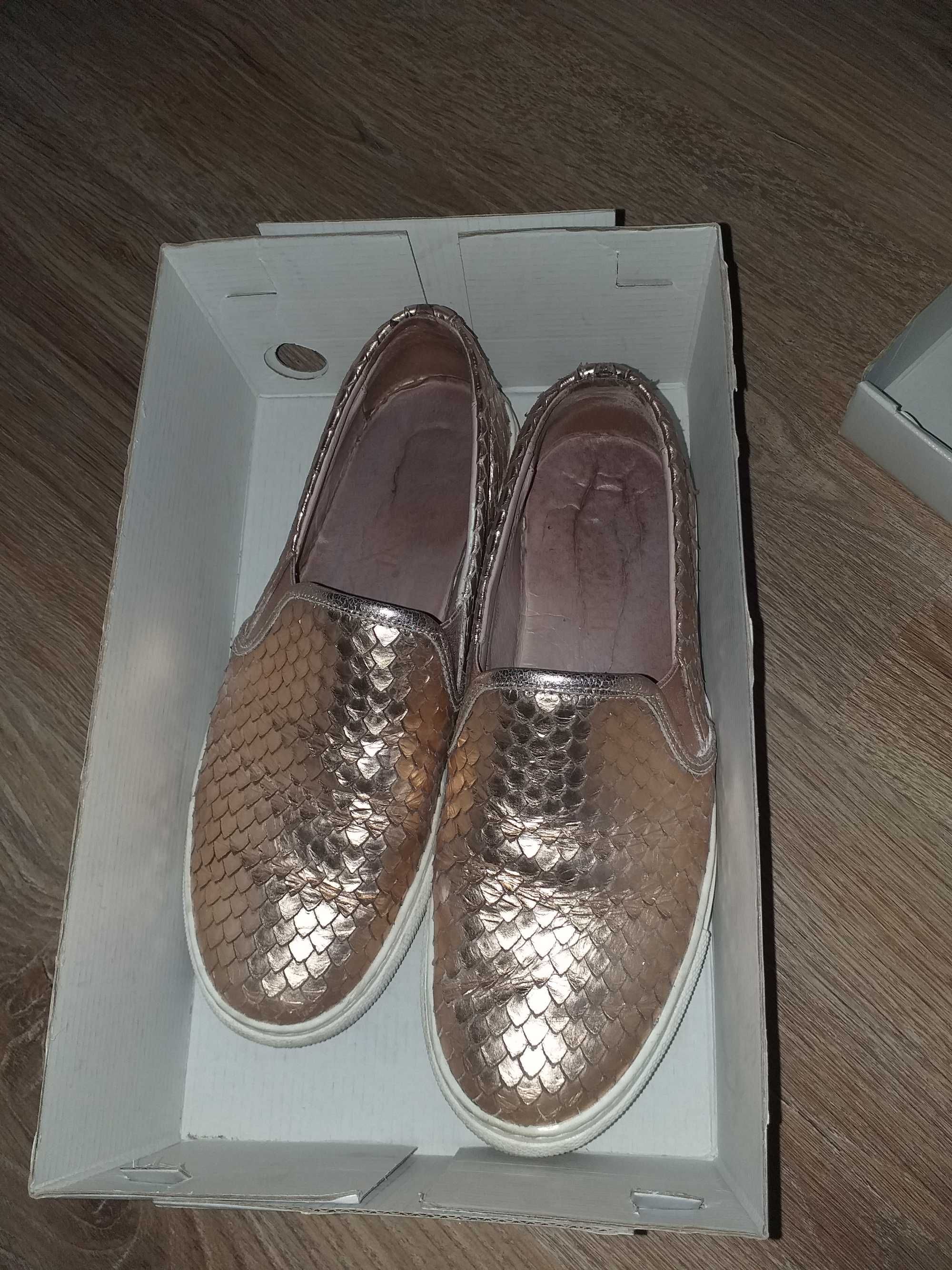 Buty pòł buty  damskie złote łuski Carinii piękne 38