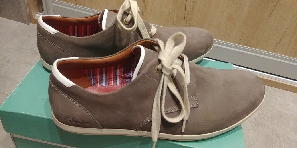 Wiosenne męskie półbuty nubukowe Clarks rozm. 42