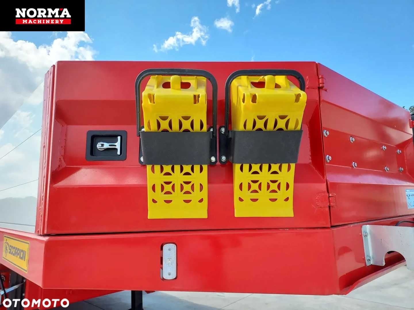 Wyprzedaz rocznika 2023. Naczepa Scorpion hydraulika, os skretna. NOWA