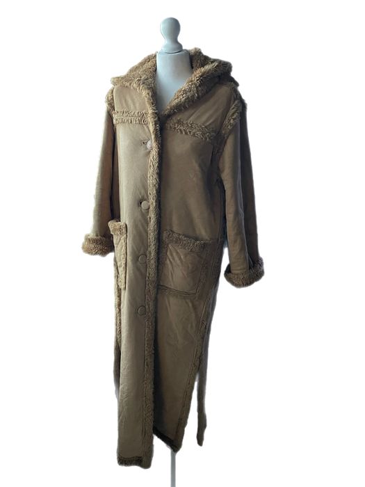 Miodowy długi płaszcz damski kożuch PRL L 40 kaptur vintage retro