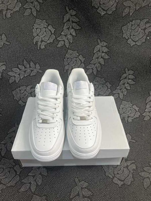 Buty meskie Nike Air Force 1 Low White R.37.5