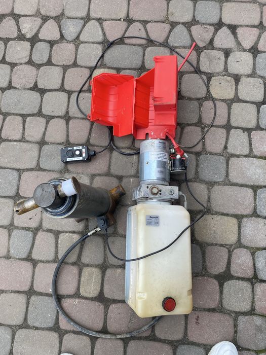 Wywrot pompa z siłownikiem Iveco