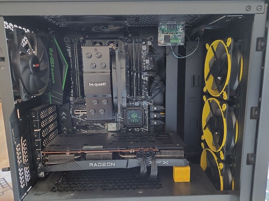 Komputer radeon RX 6700 XT 12gb, intel 8r16w 32gb RAM, ssd NVME 1000gb