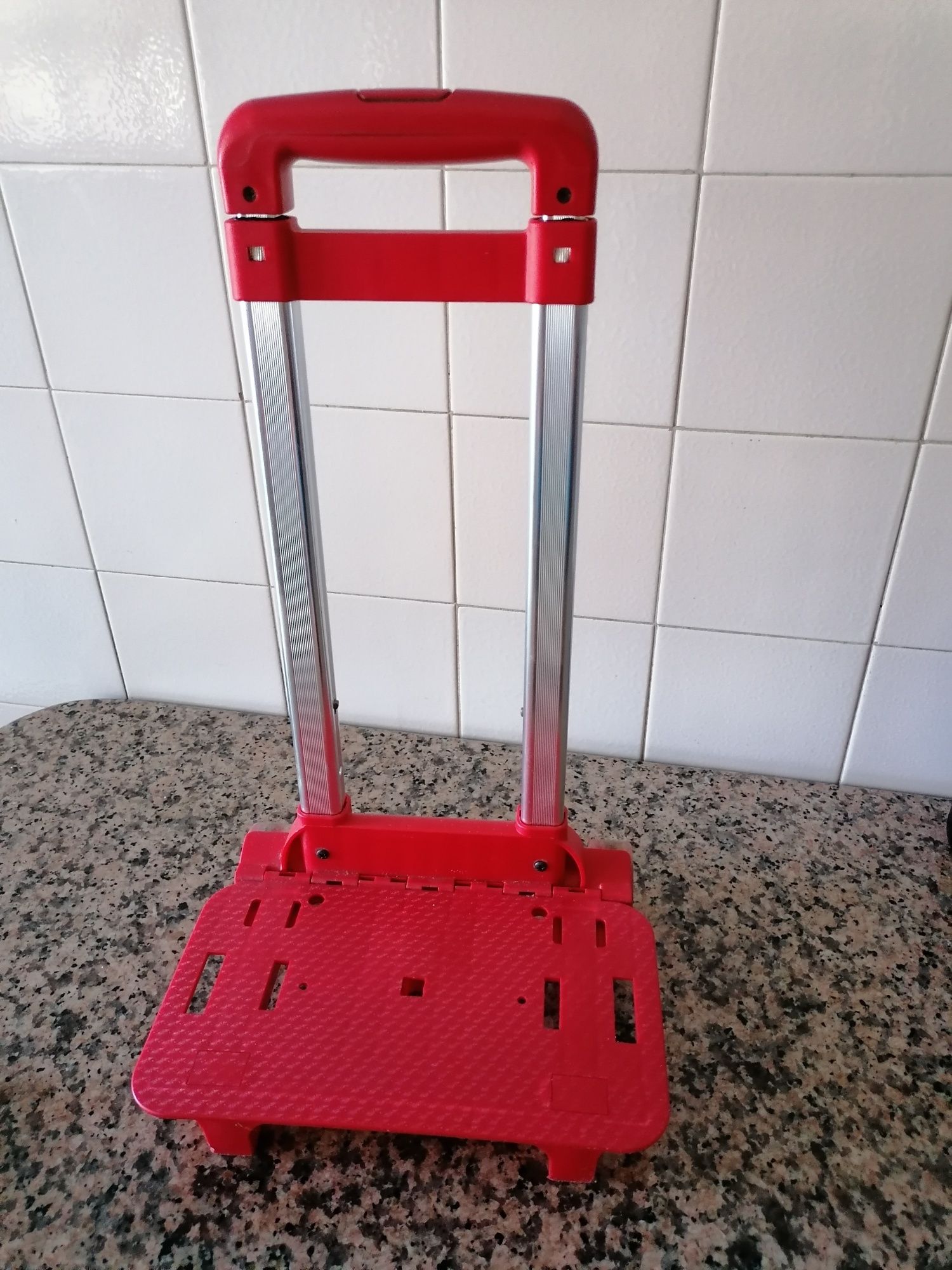 Troll vermelho para mochila