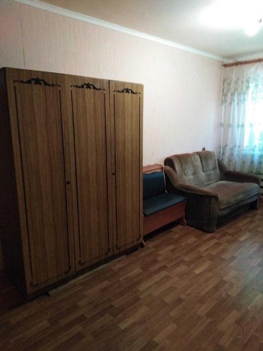 Продам большую гостинку. Б-р Каркача 75.