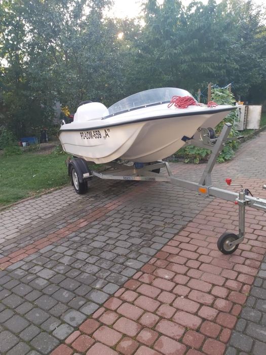 Łódź motorowa z przyczepą i silnikiem Mercury 10 KM