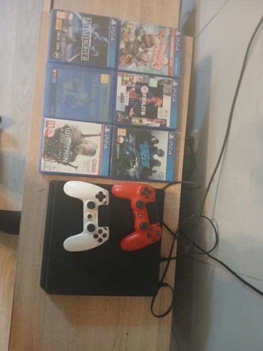 Konsola ps4 slim 1tb+2 pady+gry