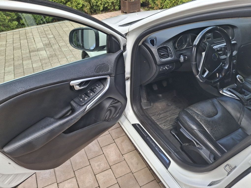 Volvo v40 D2 2014