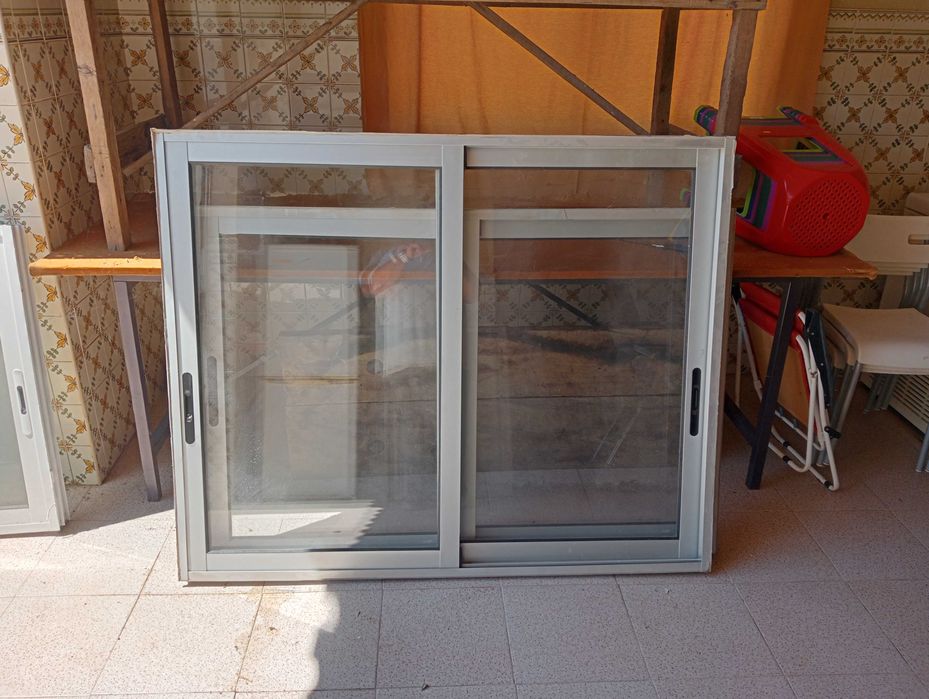 Varias janelas em aluminio